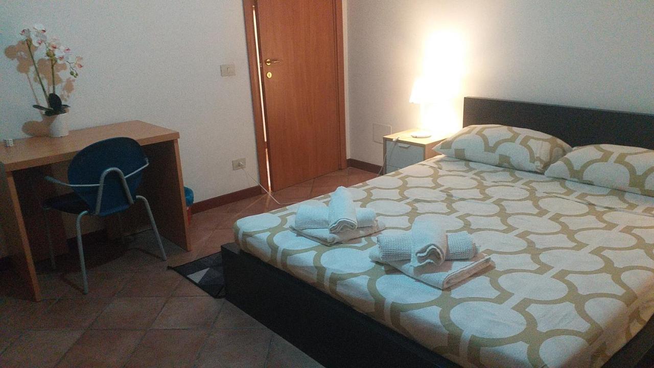Centro Roma Metro Rebibbia Hotel ภายนอก รูปภาพ